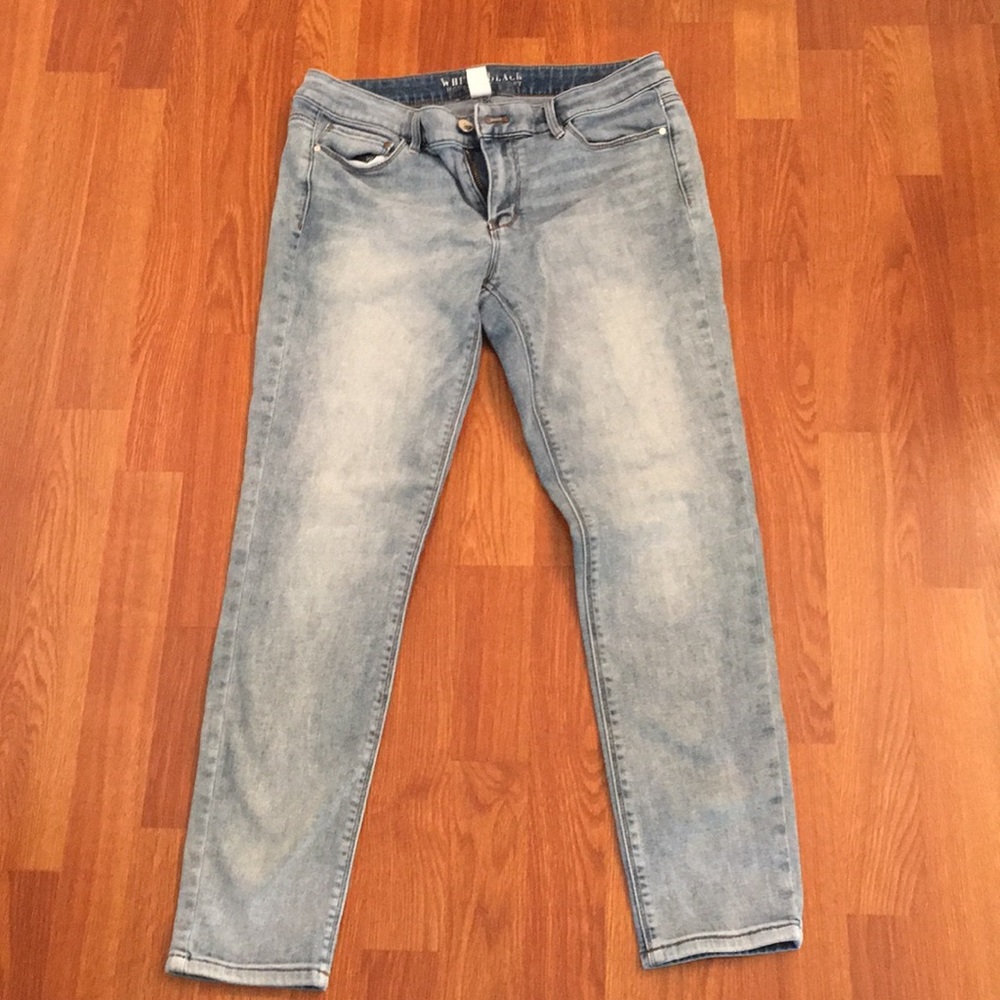 White House Black Market Light Wash Capris 8S